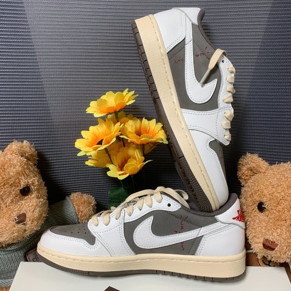 Men's Nike x Air Jordan 1 Low 'Reverse Mocha' Sneakers - Picture 3 of 8